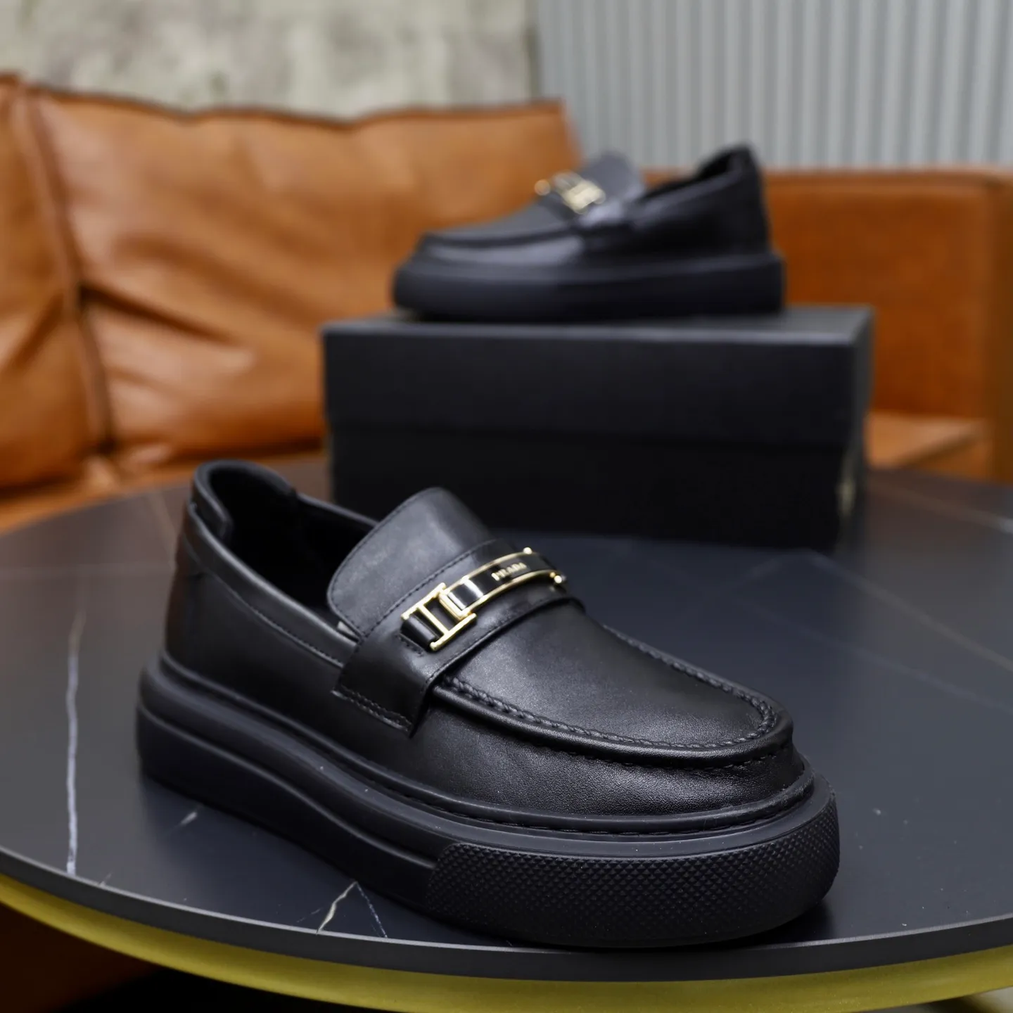 Ex-factory price: 500💰🙅‍♂️🙅‍♂️🙅‍♂️ Brand: PRADA Standard code: Men's code 38-44 (45 can be customized) Grade: Same style as the official website Original order quality Material: Original cowhide surface Comfortable lining Original outsole Style category: Men's fashionable casual leather shoes Distinguished big-name luxury elements Top luxury Color: Color of the actual picture